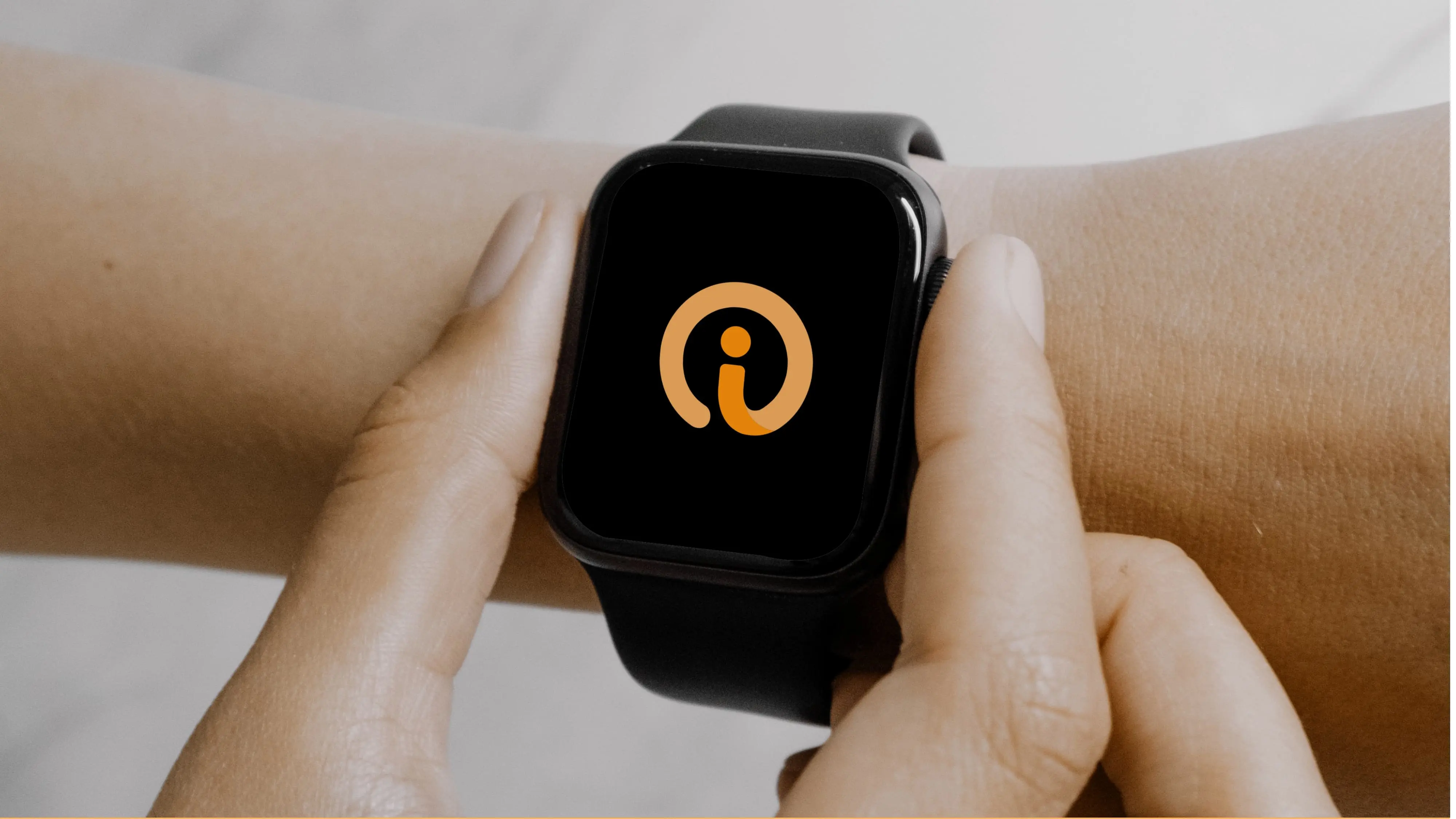 Smartwatch con el logotipo de Integra Connective